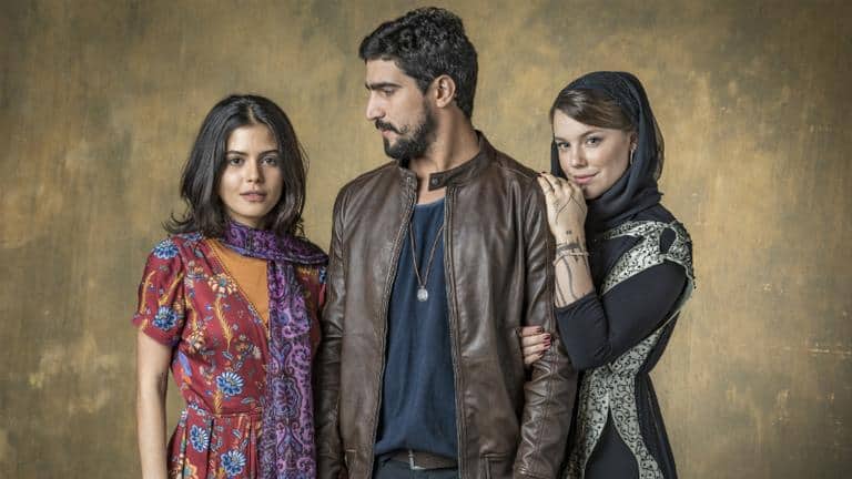 Laila (Julia Dalavia), Jamil (Renato Góes) e Dalila (Alice Wegmann)