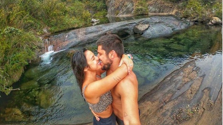 Yanna Lavigne e Bruno Gissoni esquentam o clima em cachoeira