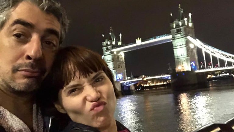 Letícia Colin curte férias com o marido em Londres