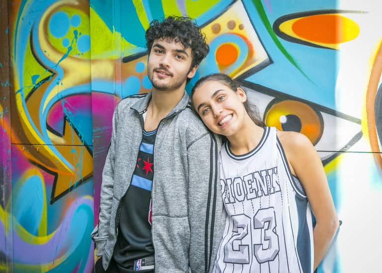 Vicente e Gabriela começam namoro