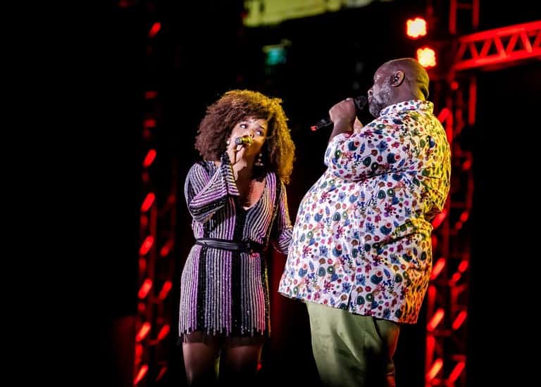 Péricles canta com Jeniffer Nascimento em seu novo DVD