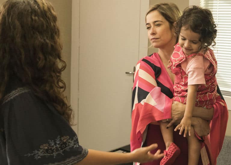 Rita (Alanis Guillen), Lígia (Paloma Duarte) e Nina