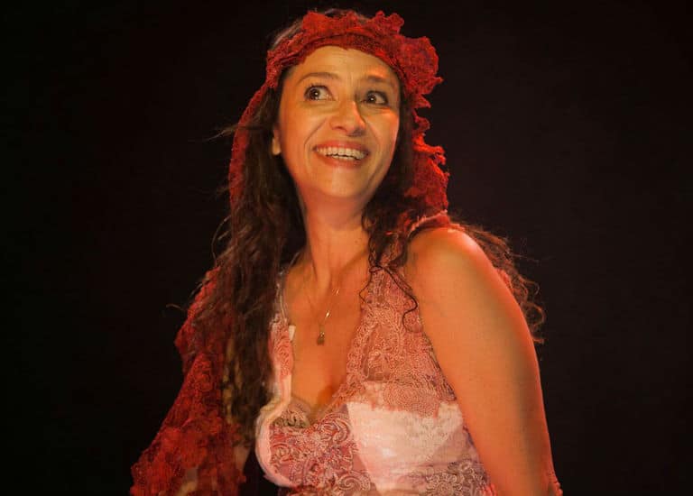 Cyria Coentro estreia 'Love' no Teatro Petra Gold