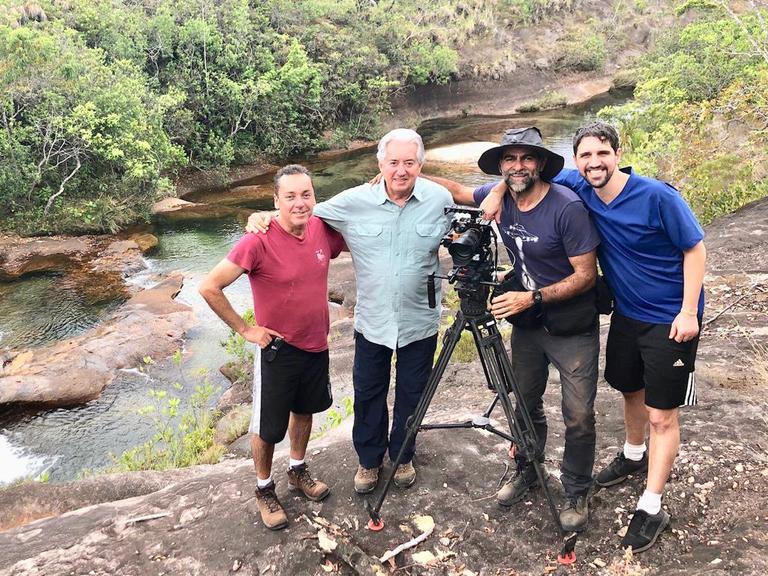 Repórter Francisco José com equipe - Foto Globo Divulgação