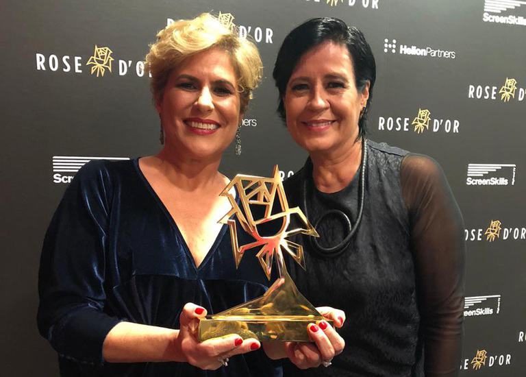 Thelma Guedes e Duca Rachid recebem o prêmio em Londres