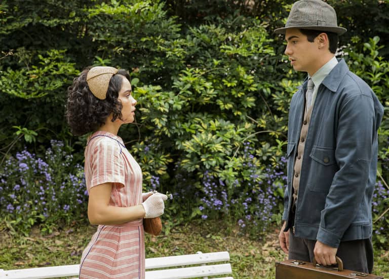 Carlos ( Danilo Mesquita ) e Inês ( Carol Macedo )