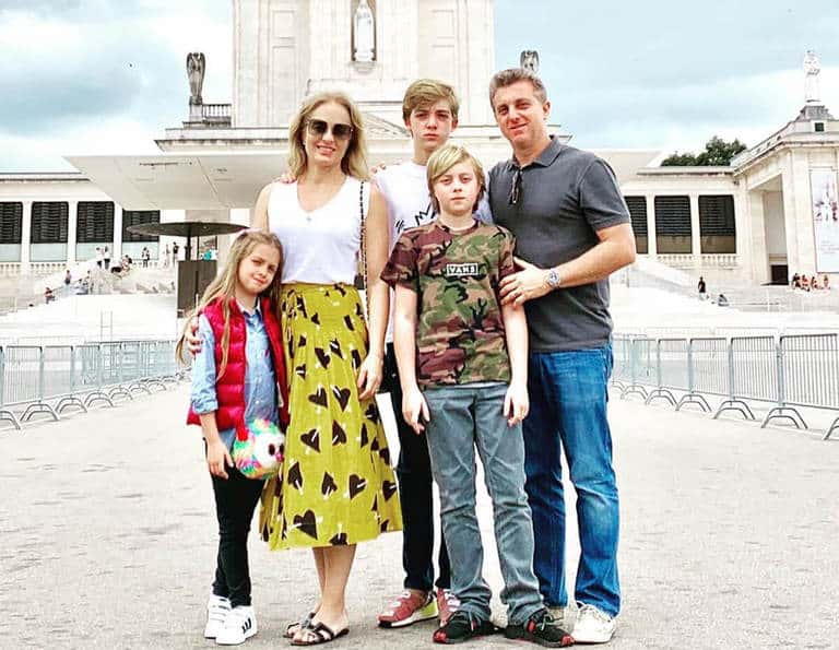 Angelica, Luciano Huck e os filhos