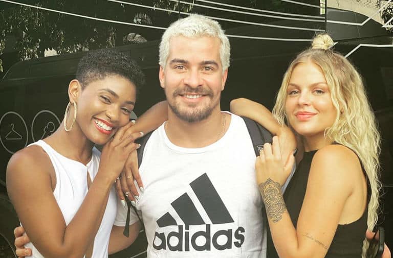 Ryan (Thiago Martins), Marina (Erika Januza) e Mel (Luisa Sonza)