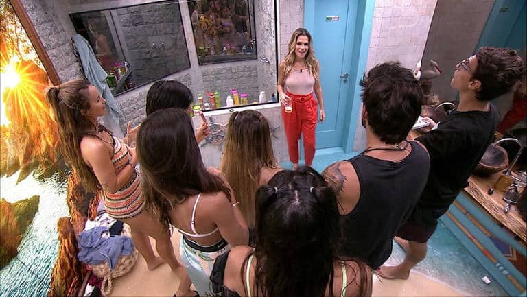 Ingrid Guimarães visita a casa do BBB