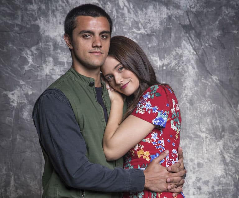 Téo ( Felipe Simas ) e Luna ( Juliana Paiva )