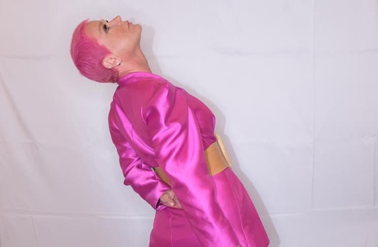 Xuxa se veste de rosa