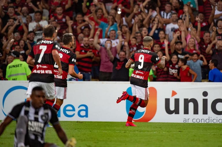 Gabigol faz a dancinha de Babu