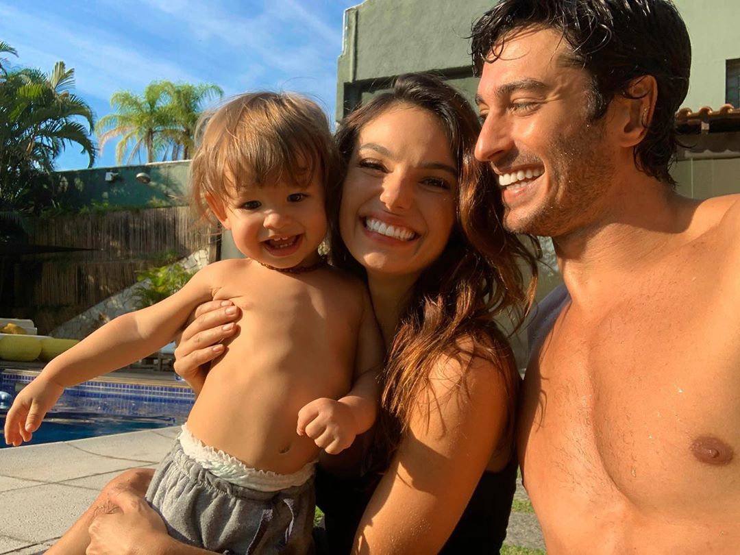 Isis Valverde com sua família