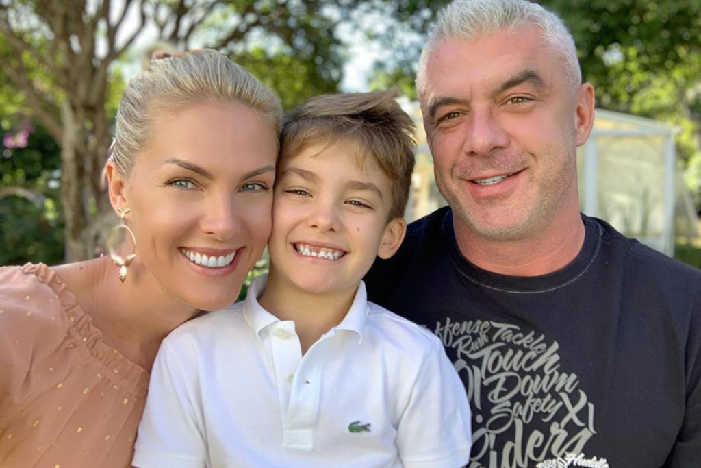 Ana Hickmann com o filho e o marido