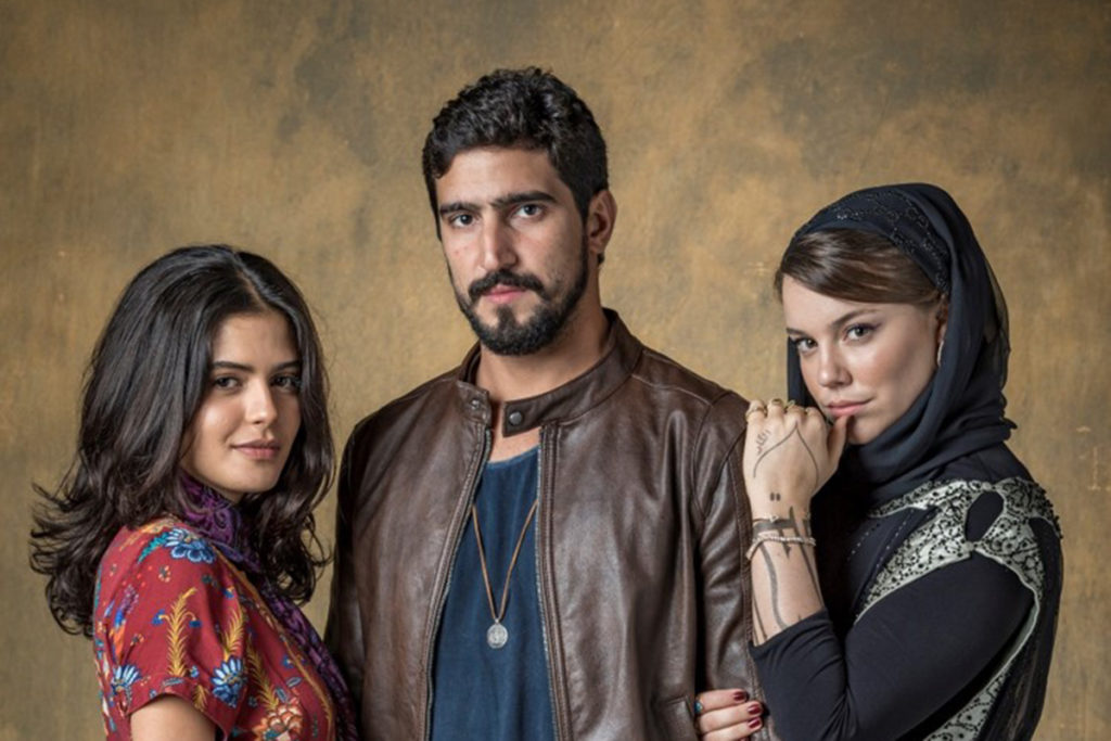 Jamil (Renato Góes), Laila (Julia Dalavia) e Dalila (Alice Wegmann) - Globo / Divulgação