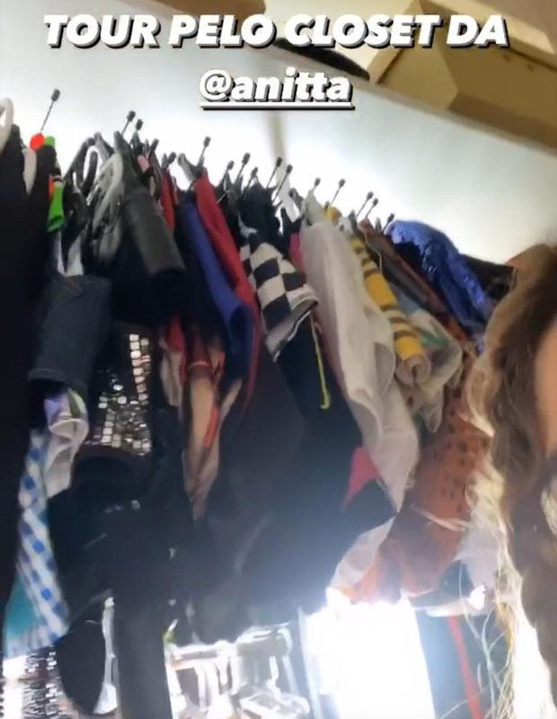 Gkay mostra o closet de Anitta