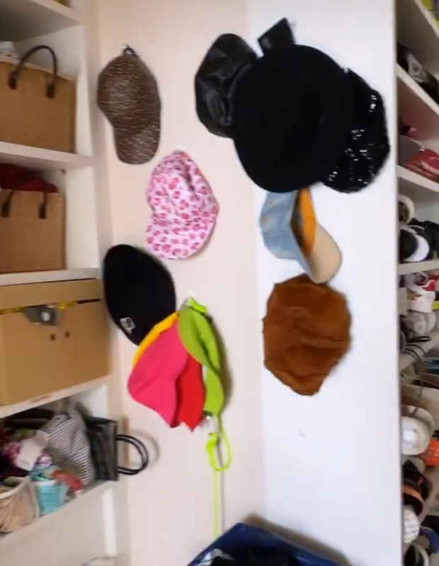 Gkay mostra o closet de Anitta
