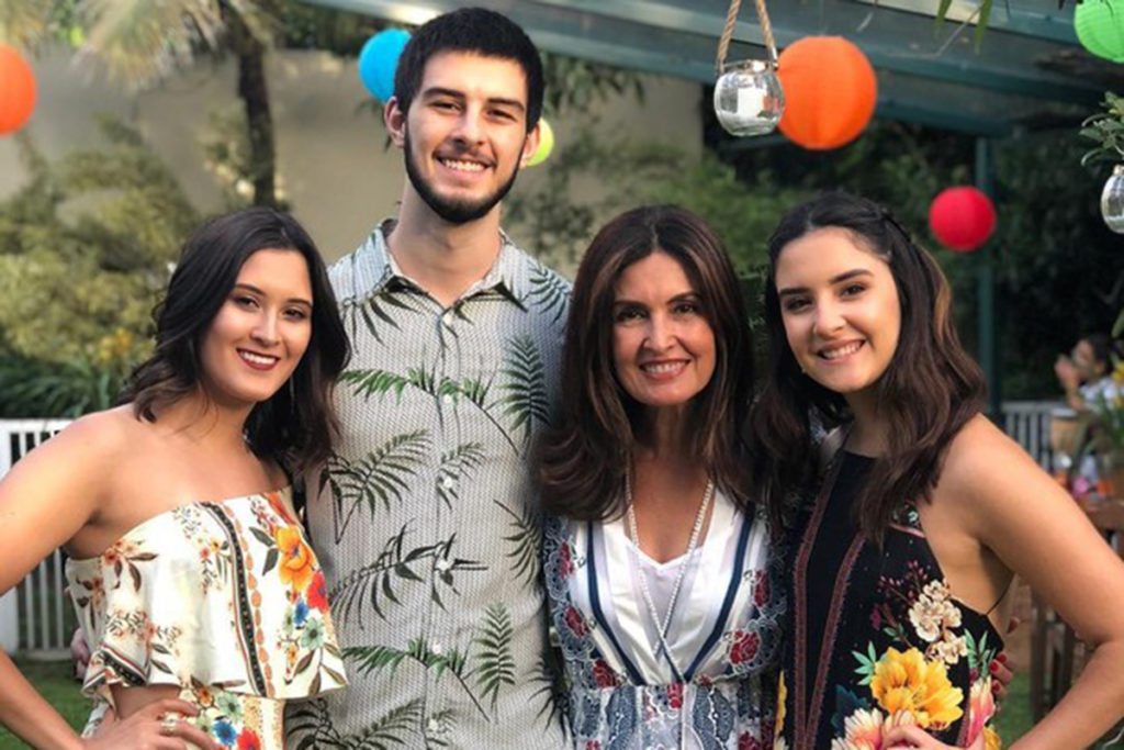 Fátima Bernardes e os filhos, Beatriz, Vinicius e Laura