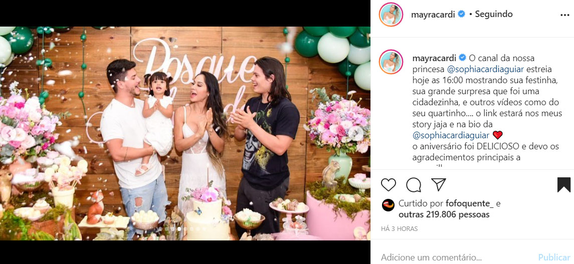 Mayra Cardi mostra a festa da filha