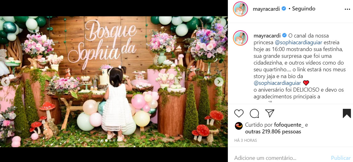 Mayra Cardi mostra a festa da filha