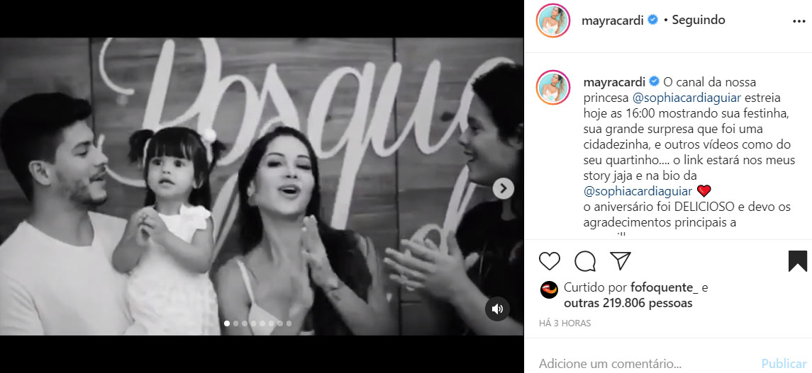 Mayra Cardi mostra a festa da filha