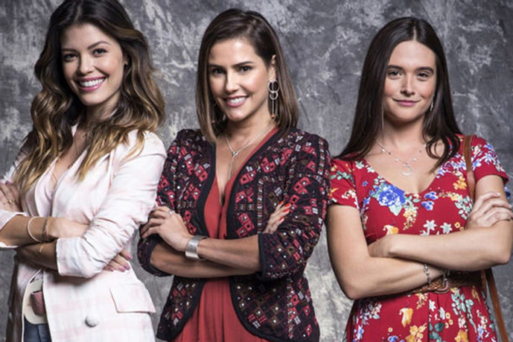 Kyra (Vitória Strada), Alexia (Deborah Secco) e Luna (Juliana Paiva)