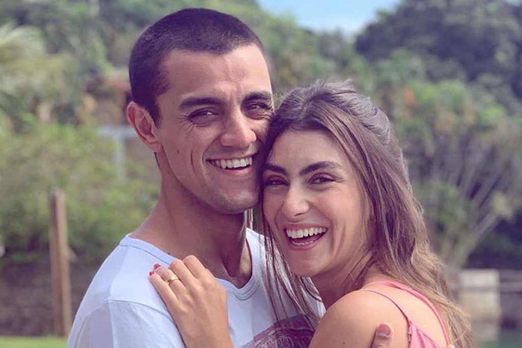 Felipe Simas e Mariana Uhlmann