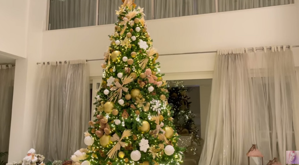 Ana Hickmann exibe sua decoração de Natal