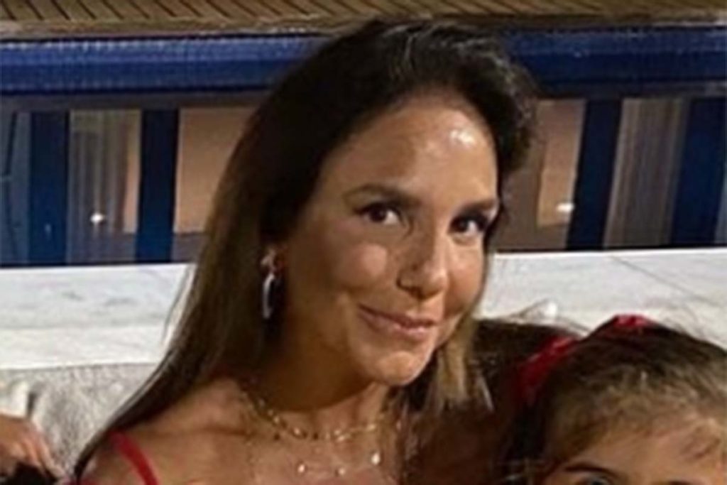 Ivete Sangalo mostra fotos com a família