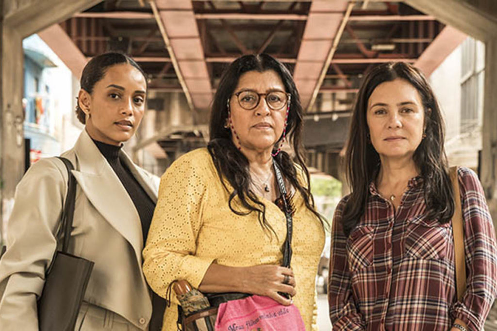 Vitória (Taís Araújo), Lurdes (Regina Casé) e Thelma (Adriana Esteves) em Amor de Mãe