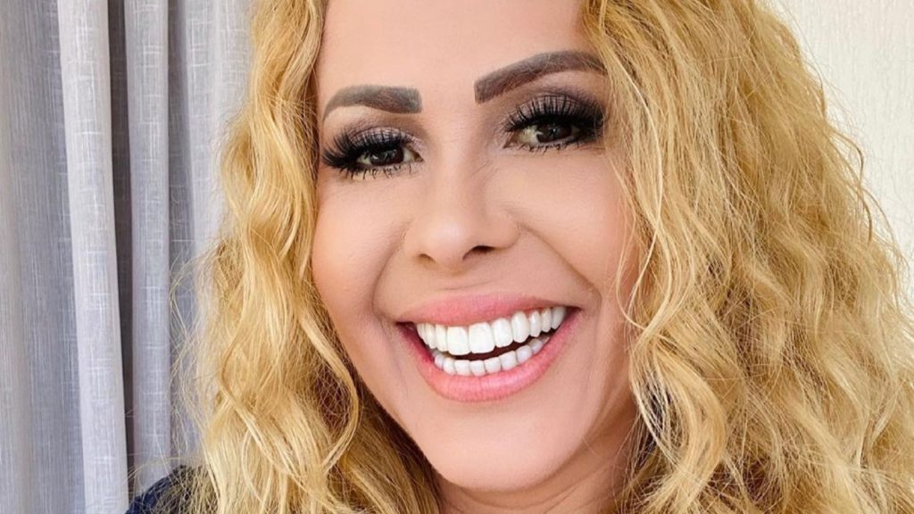 Joelma fica ruiva e mostra novo visual nas redes sociais