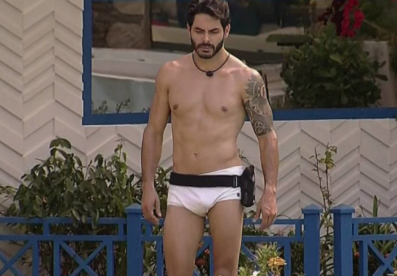 Rodolffo de sunga branca no BBB21