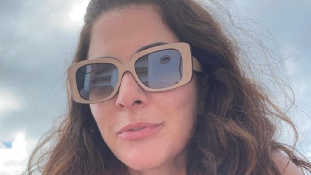 Ana Paula Padrão mostra foto de biquíni