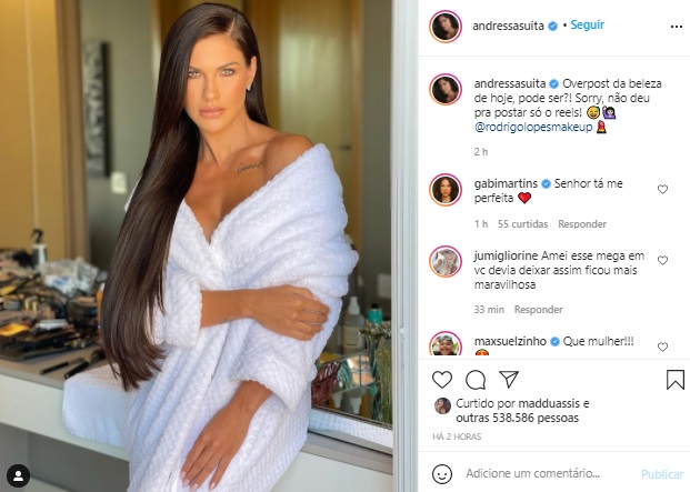 Andressa Suita renova visual e aparece com megahair