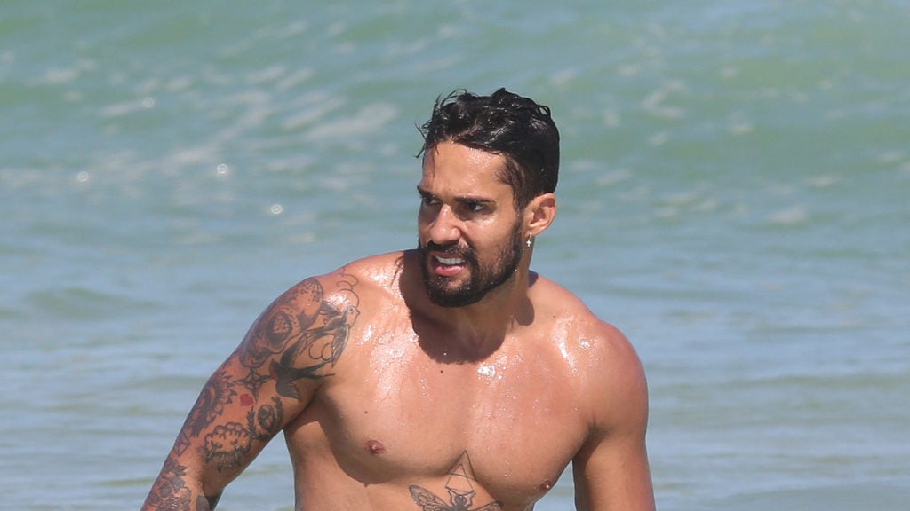 Arcrebiano, o Bil Araújo, ostenta corpão musculoso em dia na praia - Crédito: Dilson Silva / AgNews