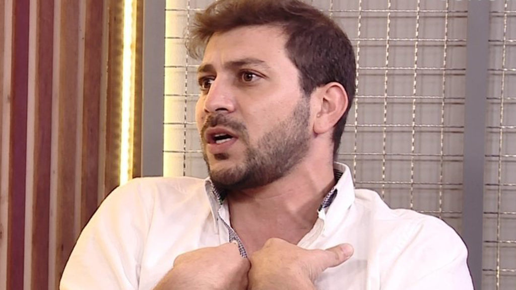 Caio dá entrevista no Rede BBB - Crédito: Reprodução / Globo