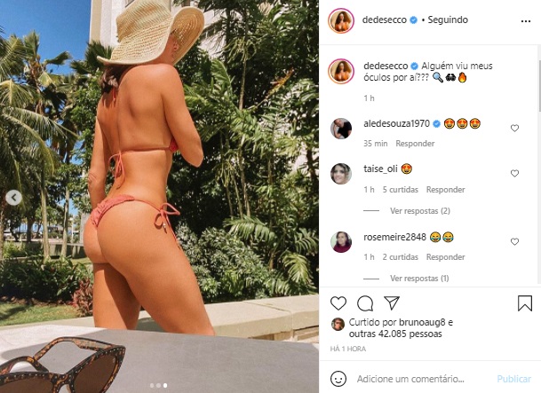 Deborah Secco agita web ao surgir com biquíni fio-dental