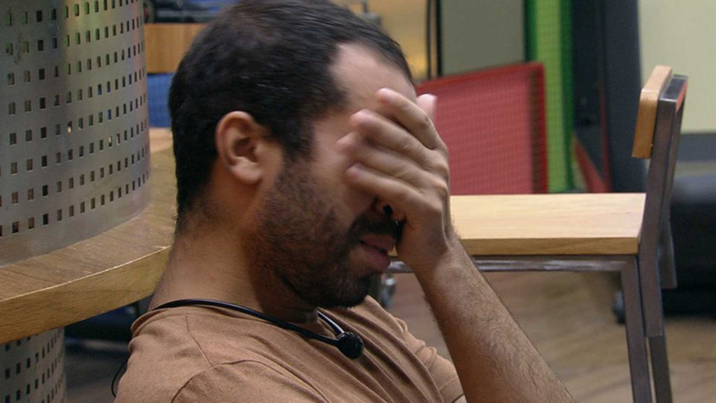 Gilberto aparece chorando no BBB21 - Crédito: Reprodução / Globo