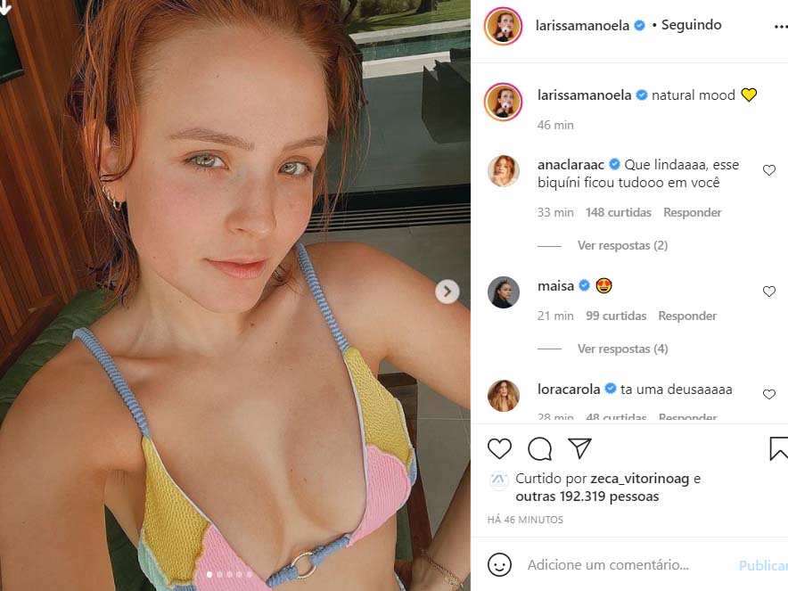 Larissa Manoela posa de biquíni na web