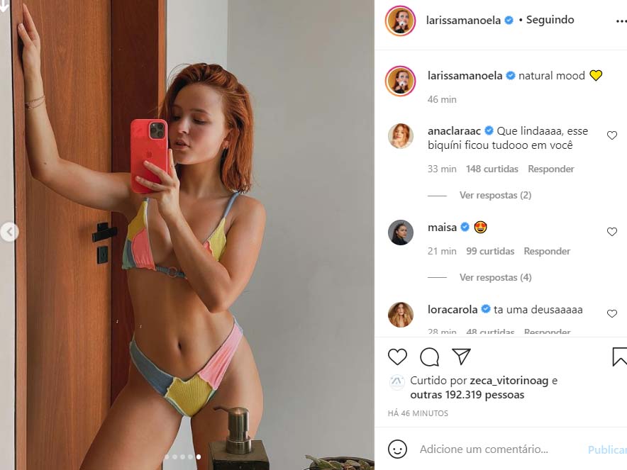 Larissa Manoela posa de biquíni na web