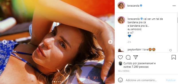 Carolina Dieckmann posa com biquíni fio-dental em dia na piscina