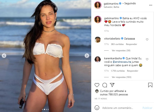 Gabi Martins ostenta a barriga sarada em foto de biquíni