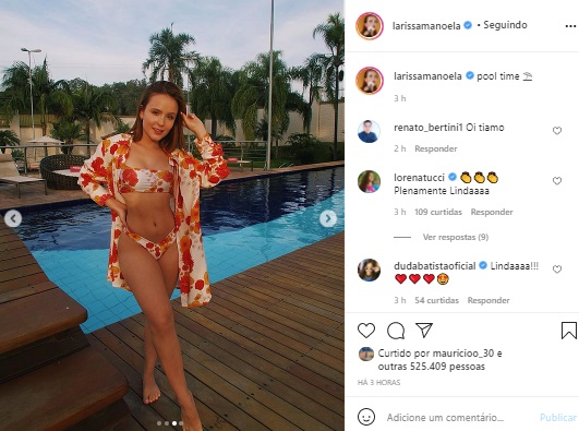 Larissa Manoela exibe a barriguinha seca em foto de biquíni