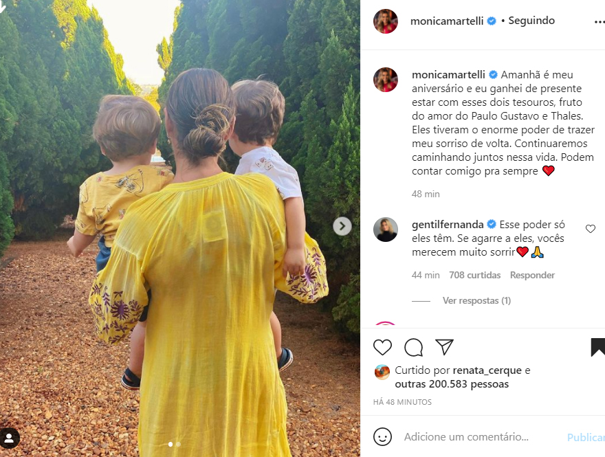 Mônica Martelli com Romeu e Gael, filhos de Paulo Gustavo e Thales Bretas - Crédito: Reprodução / Instagram