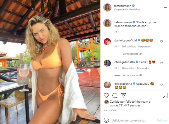 Rafa Kalimann surge com biquíni cavadíssimo em foto