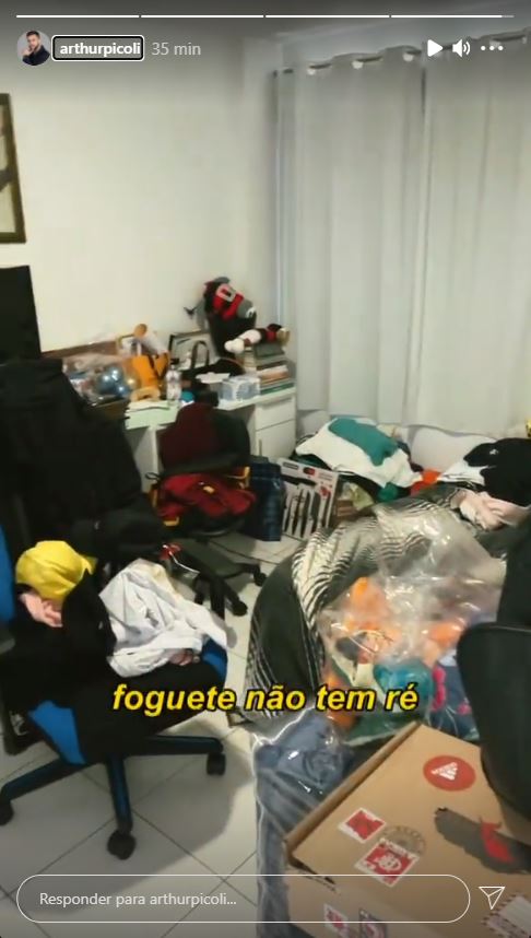 Arthur mostra a decoração do seu apartamento simples - Crédito: Reprodução / Instagram