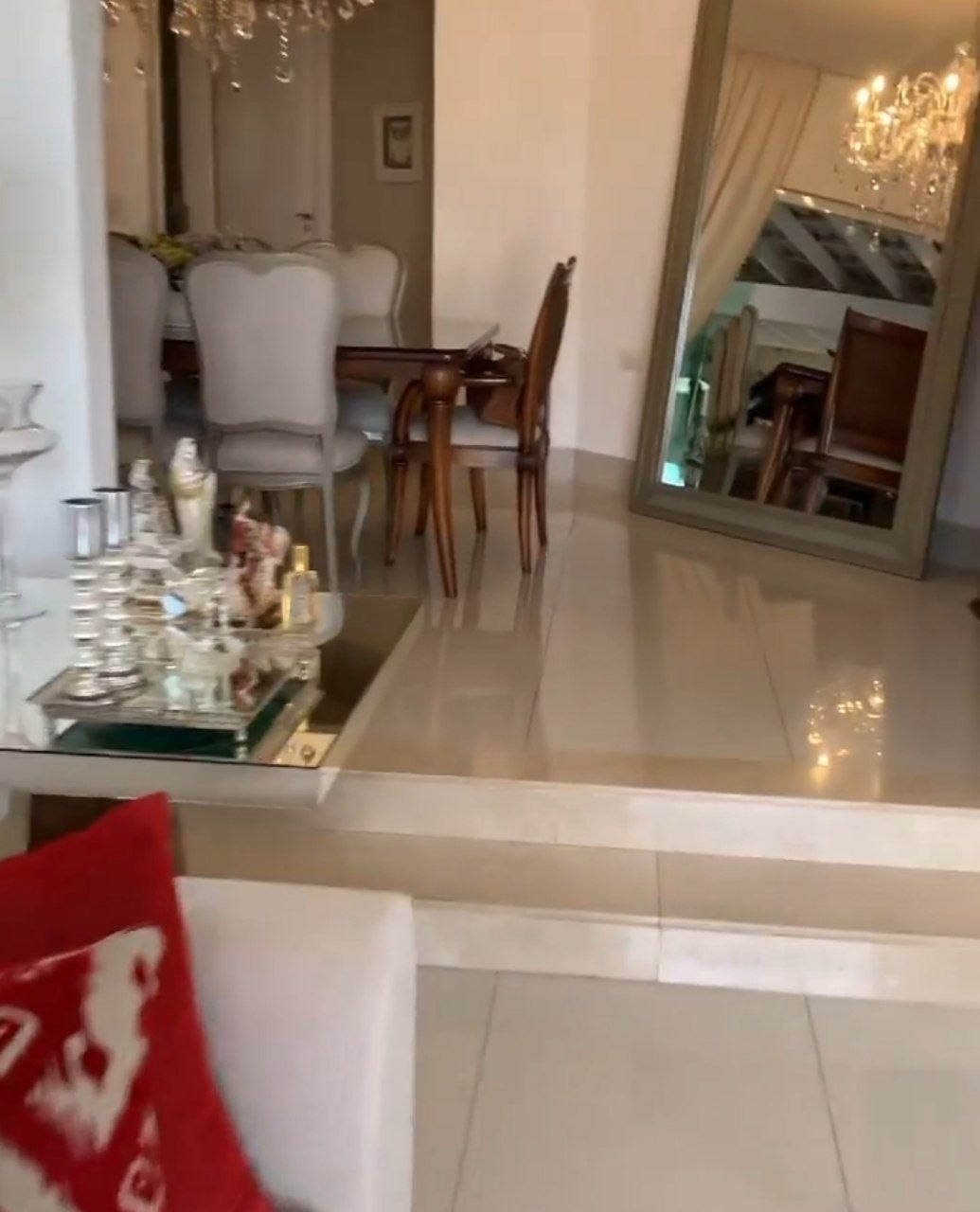 Íris Stefanelli mostra sua casa