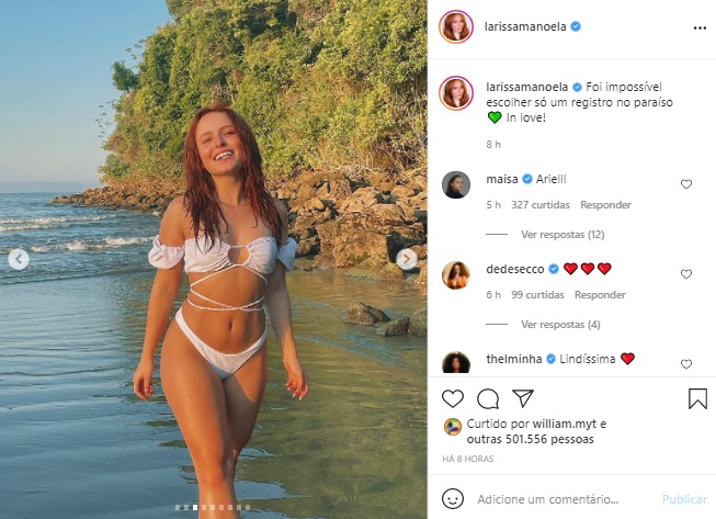 Larissa Manoela posa de biquíni branco e faz sucesso na web