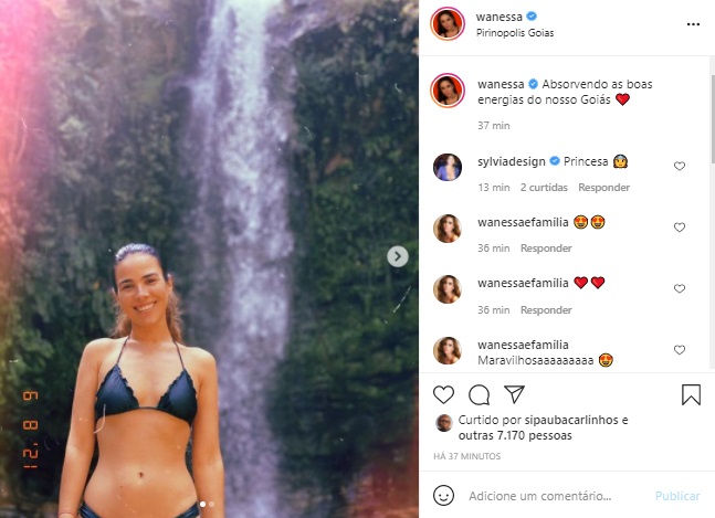 Wanessa Camargo mostra foto rara de biquíni e recebe elogios