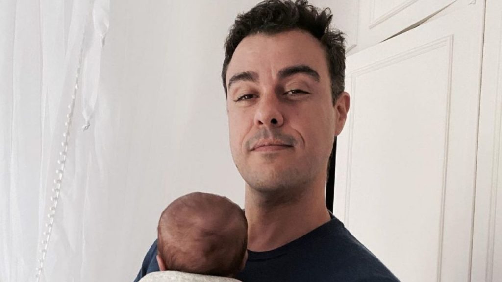 Joaquim Lopes fala sobre a paternidade em foto com as filhas. Foto: Reprodução/Instagram